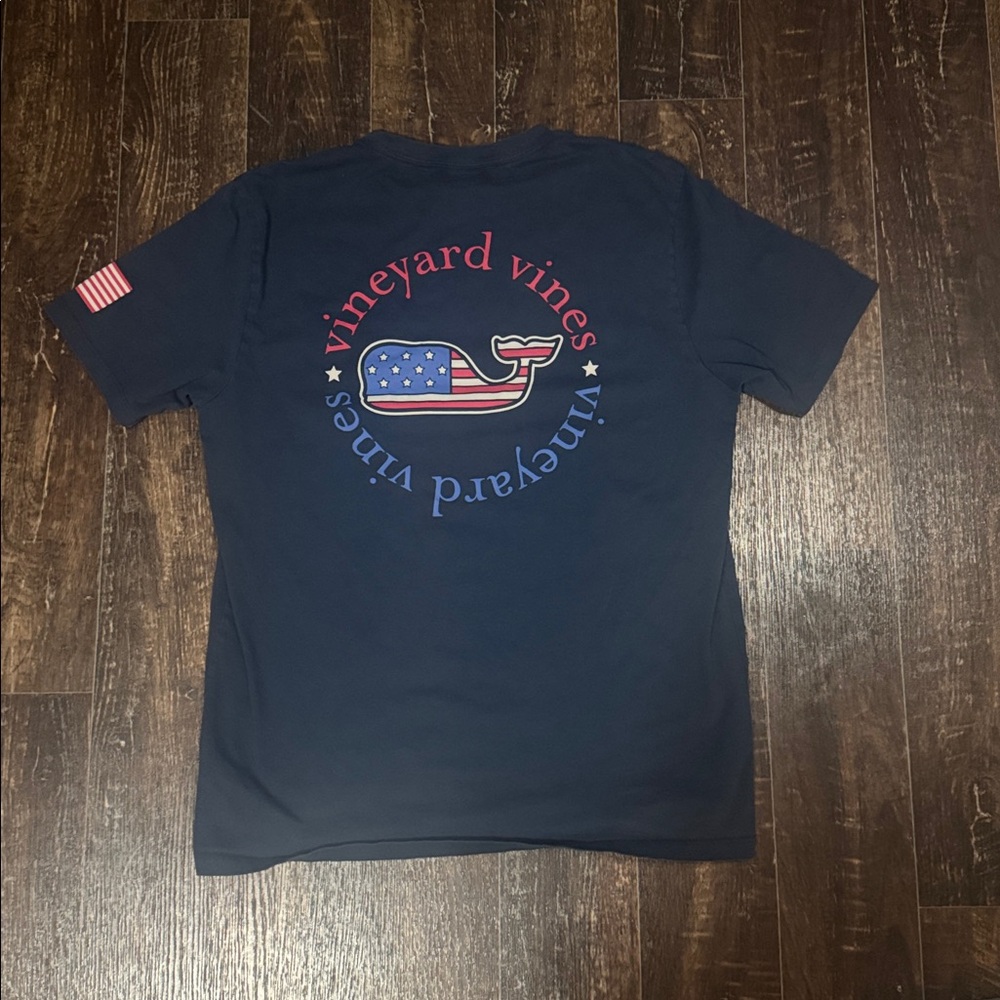Vineyard Vines Navy Tee with Patriotic Whale - Medium